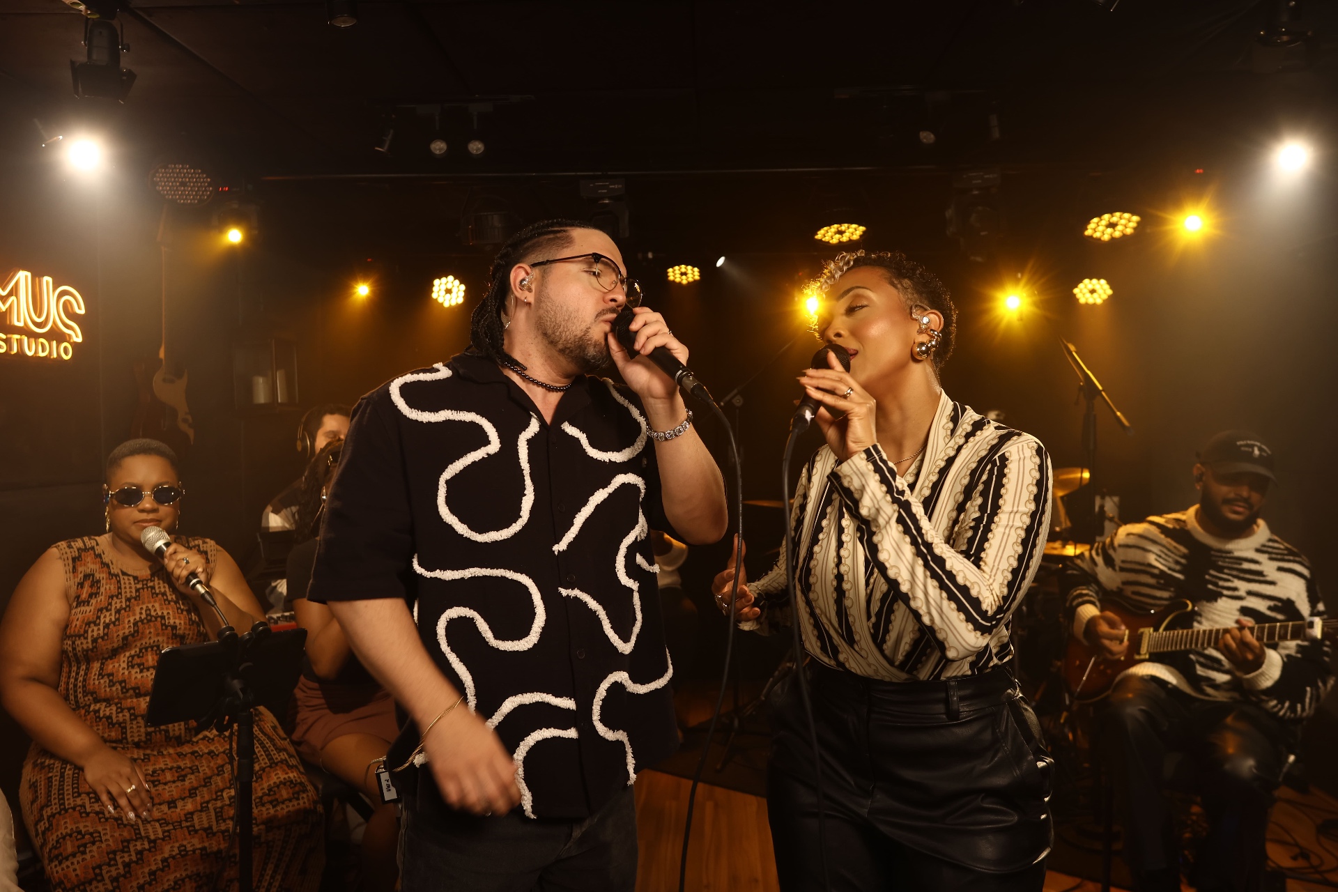 Vocalistas em performance ao vivo